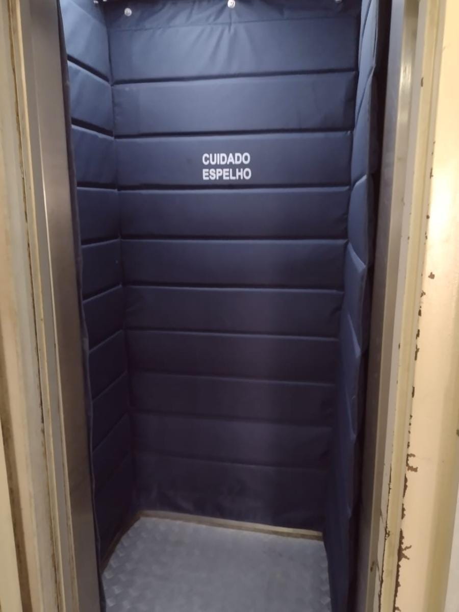 Acolchoado de proteção para cabina de elevador, fabricação própria Embelezart