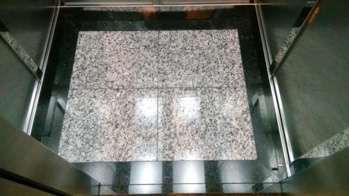 Piso de cabina de elevador em granito 40 por 40
