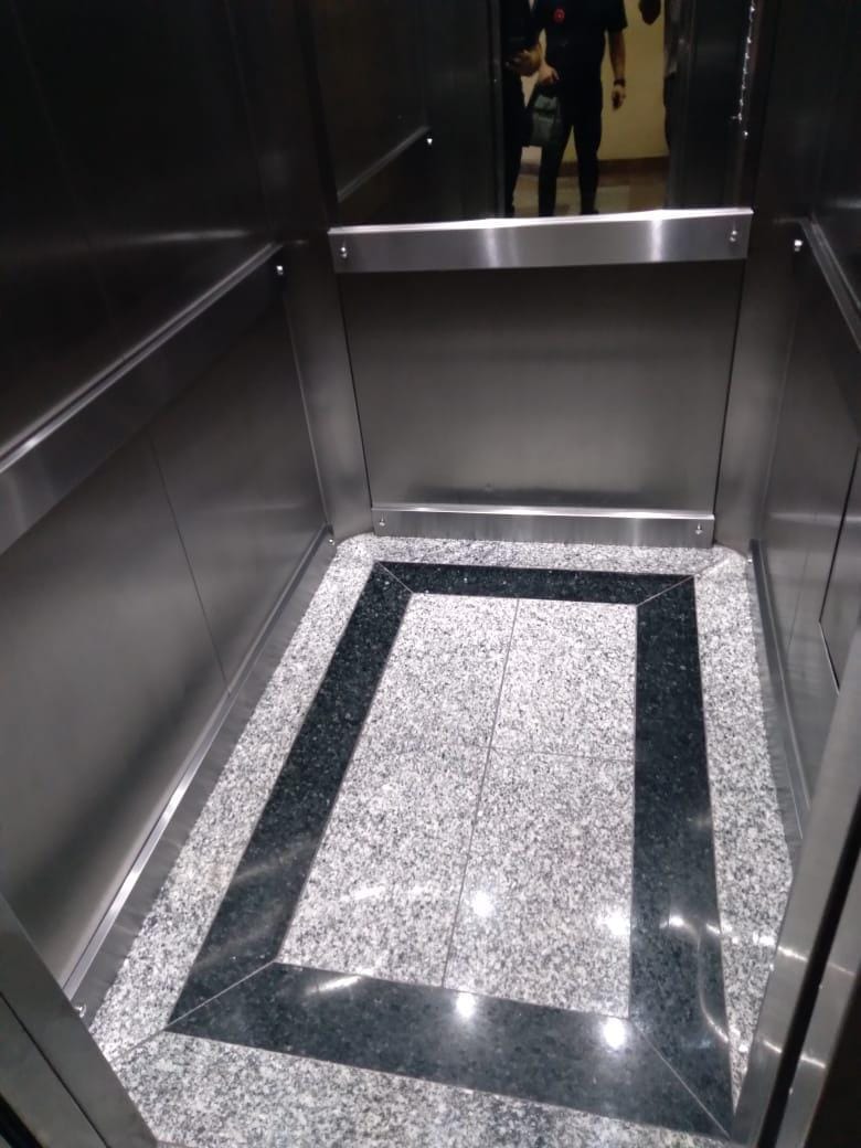 Piso de elevador em granito paginado modelo EDE 101