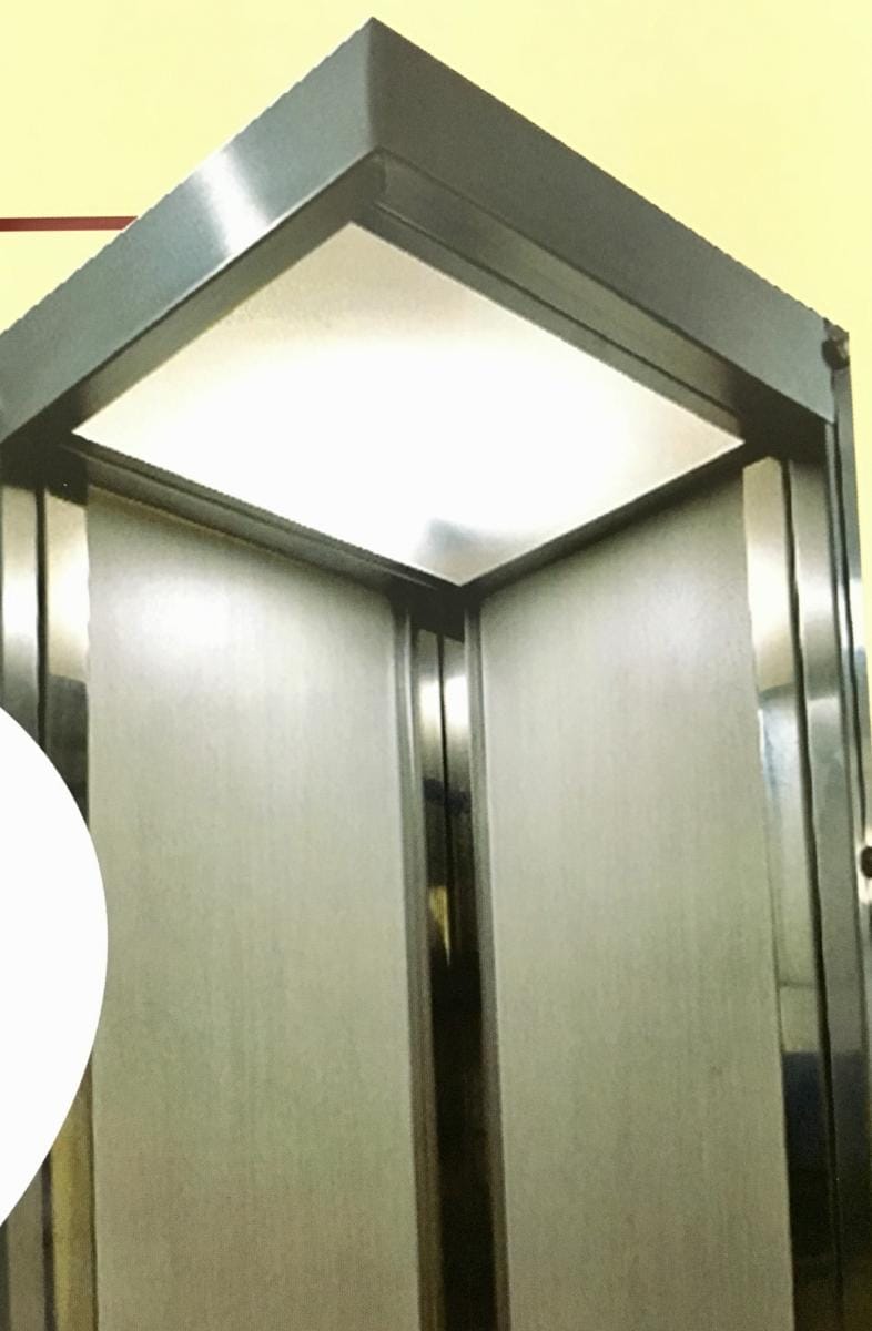 Subteto de elevador com iluminação LED embutida